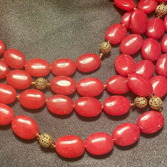 🏖️SOLD🏖️ Coral Five Strand Vintage Necklace with Gold Filagree Beads - Picture 5 of 9